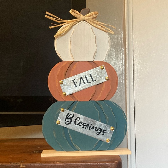 BNWT- Metal- Fall Blessings- Triple Stacked Carved Wood Pumpkins Sign w/ Base - Picture 4 of 17